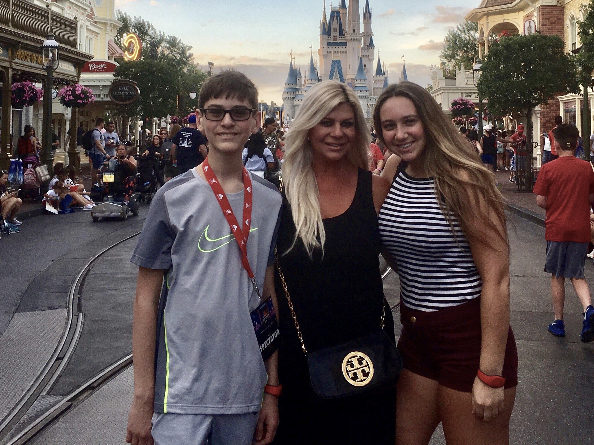 ShannonLazovski_Kids_MagicKingdom